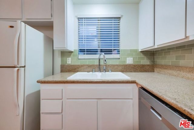 1077 W Kensington Road 3, Los Angeles, CA 90026