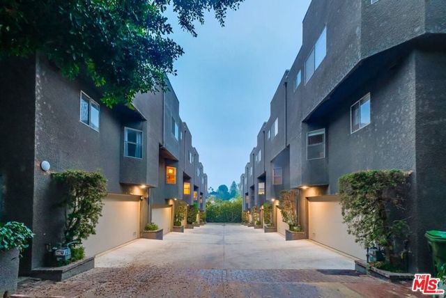 1077 W Kensington Road 3, Los Angeles, CA 90026