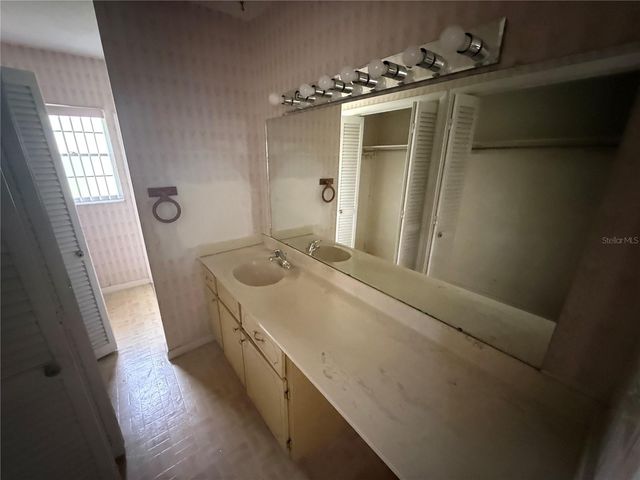 2906 OAK CREST DRIVE, Plant City, FL 33565
