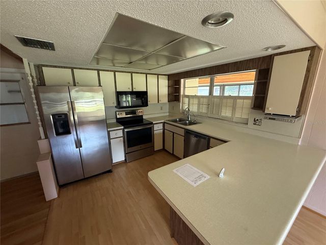 2906 OAK CREST DRIVE, Plant City, FL 33565