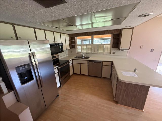2906 OAK CREST DRIVE, Plant City, FL 33565