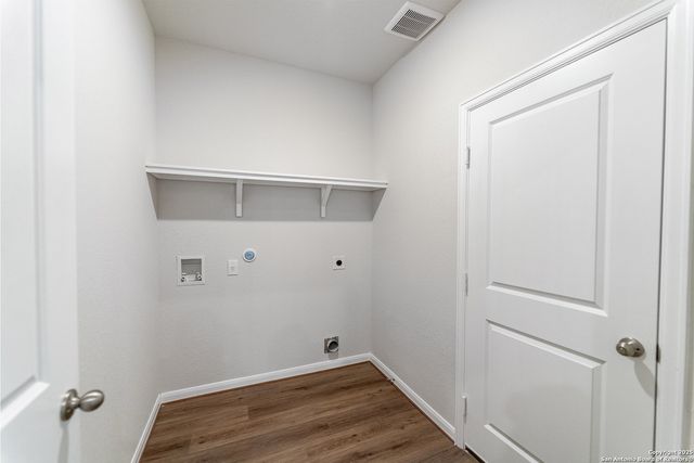 202 Ednie Ln, Mico, TX 78066