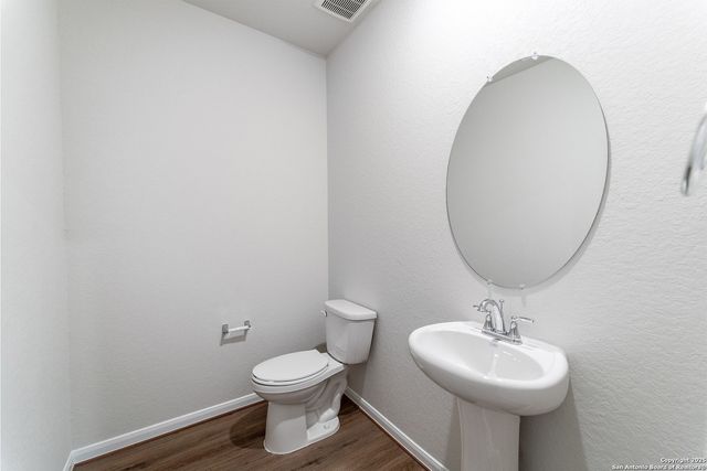 202 Ednie Ln, Mico, TX 78066