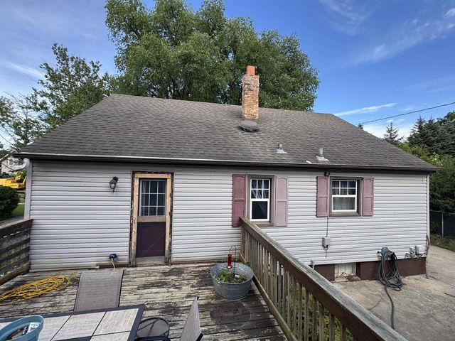 329 N Oakhill Avenue, Janesville, WI 53548