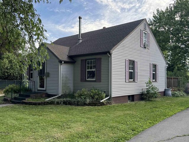 329 N Oakhill Avenue, Janesville, WI 53548