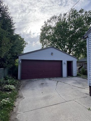 329 N Oakhill Avenue, Janesville, WI 53548