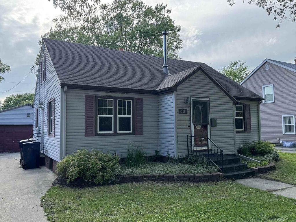 329 N Oakhill Avenue, Janesville, WI 53548