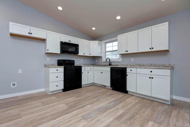 301 W Bedford Street, Marshfield, MO 65706