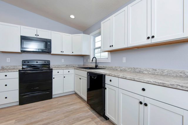 301 W Bedford Street, Marshfield, MO 65706