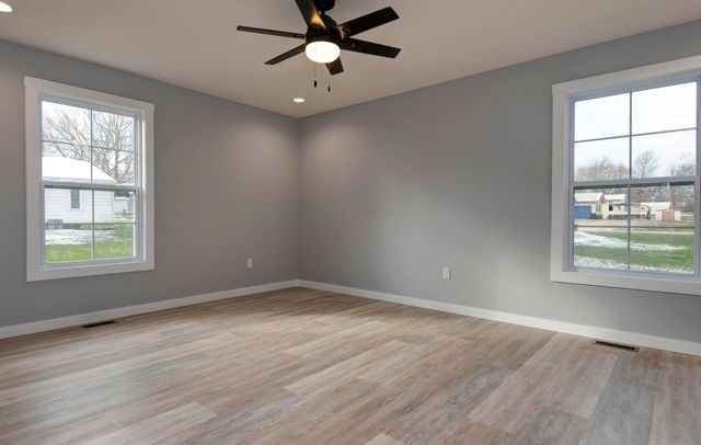 301 W Bedford Street, Marshfield, MO 65706