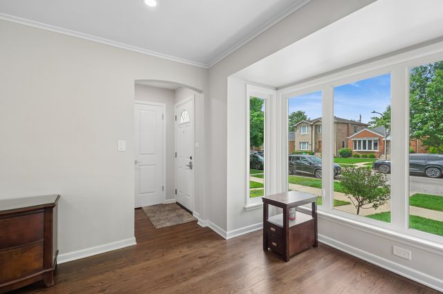 6341 N Tripp Avenue, Chicago, IL 60646