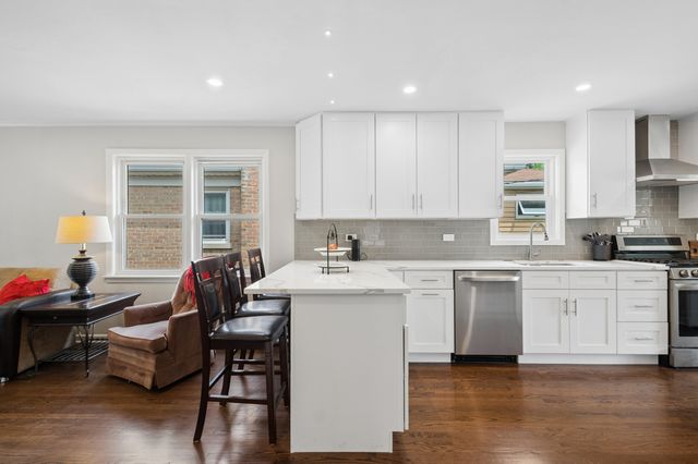 6341 N Tripp Avenue, Chicago, IL 60646