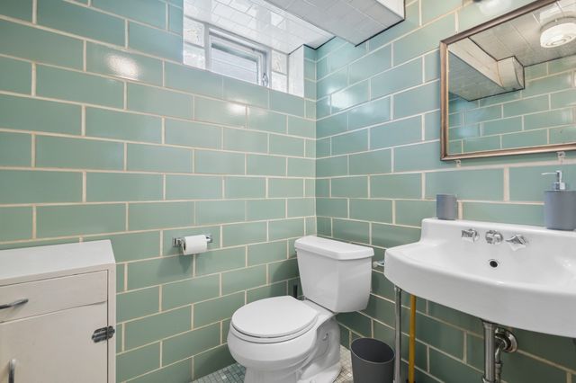6341 N Tripp Avenue, Chicago, IL 60646