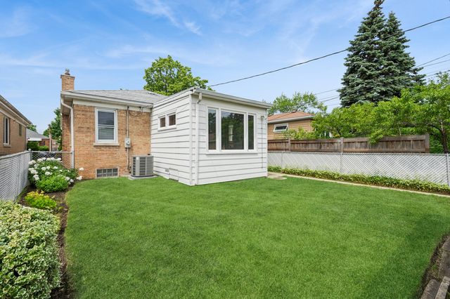 6341 N Tripp Avenue, Chicago, IL 60646