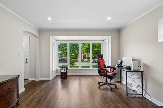 6341 N Tripp Avenue, Chicago, IL 60646