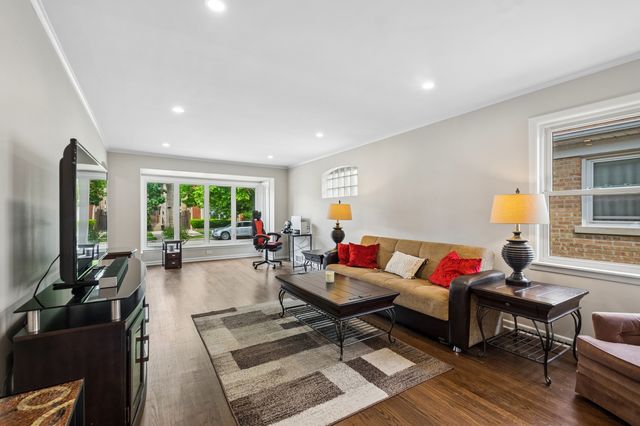 6341 N Tripp Avenue, Chicago, IL 60646