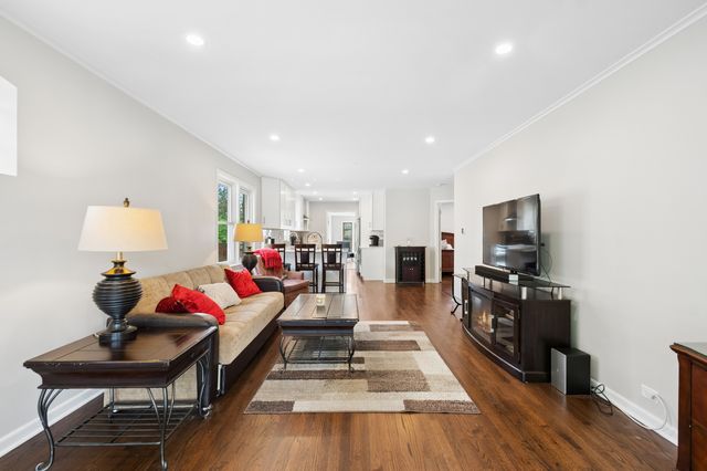 6341 N Tripp Avenue, Chicago, IL 60646