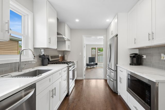6341 N Tripp Avenue, Chicago, IL 60646