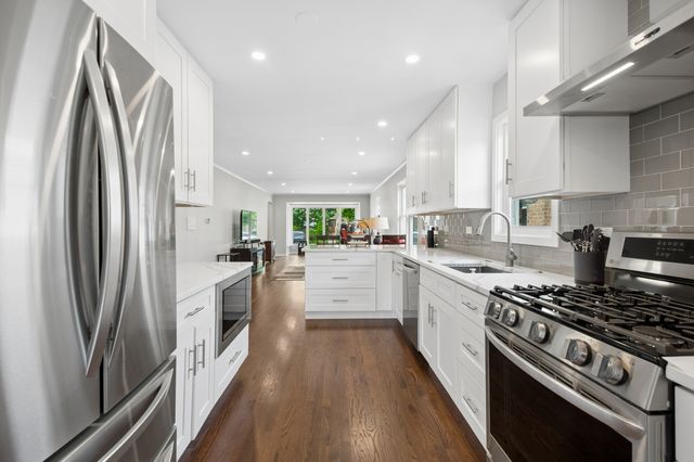 6341 N Tripp Avenue, Chicago, IL 60646