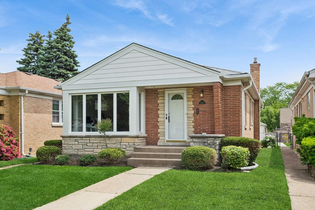 6341 N Tripp Avenue, Chicago, IL 60646