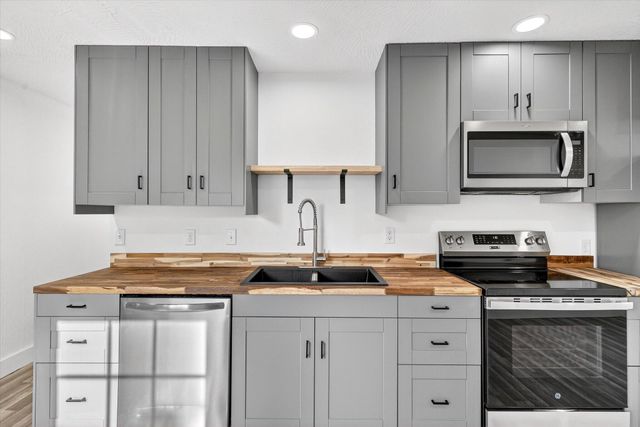 2342 N Lyon Avenue, Springfield, MO 65803