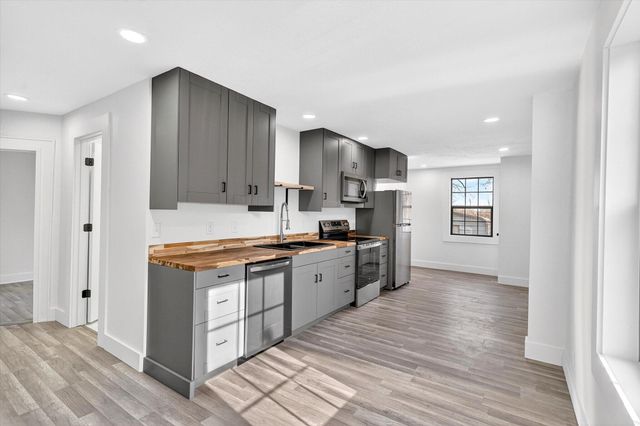 2342 N Lyon Avenue, Springfield, MO 65803