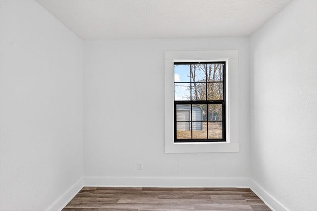 2342 N Lyon Avenue, Springfield, MO 65803