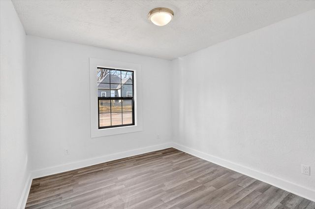 2342 N Lyon Avenue, Springfield, MO 65803