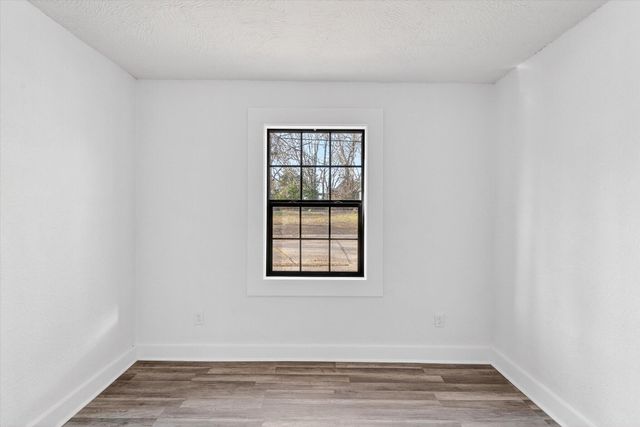 2342 N Lyon Avenue, Springfield, MO 65803