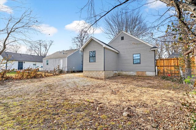 2342 N Lyon Avenue, Springfield, MO 65803