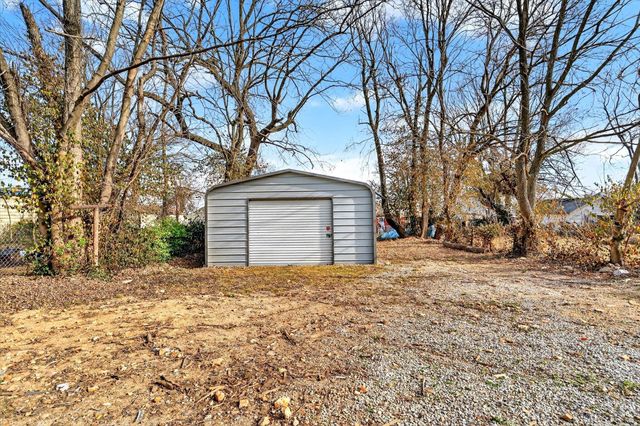 2342 N Lyon Avenue, Springfield, MO 65803