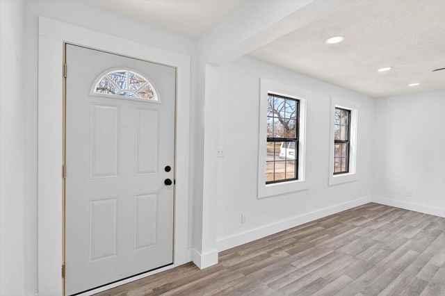 2342 N Lyon Avenue, Springfield, MO 65803