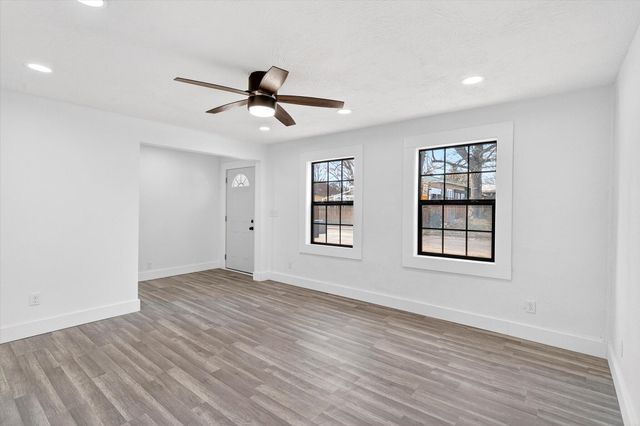 2342 N Lyon Avenue, Springfield, MO 65803