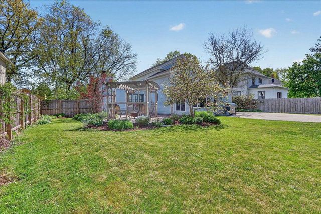 250 W Main Street, Evansville, WI 53536