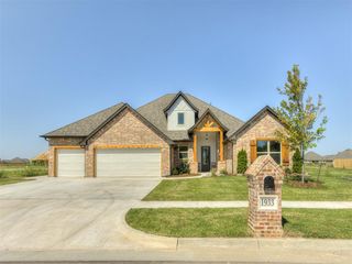 1933 SW 41st Terrace, Moore, OK 73160