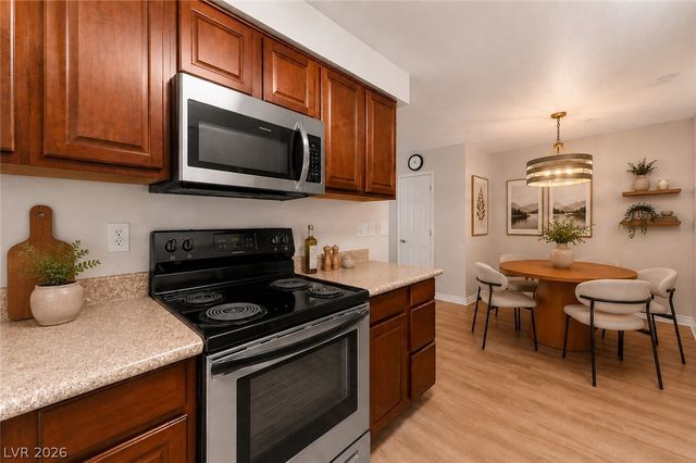 4941 River Glen Drive 10, Las Vegas, NV 89103