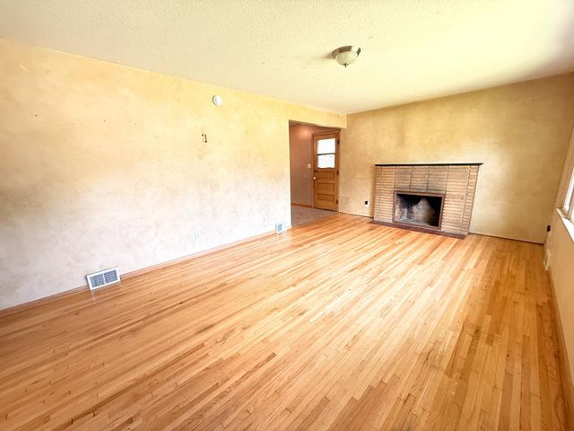2022 Hyacinth Avenue E, Saint Paul, MN 55119