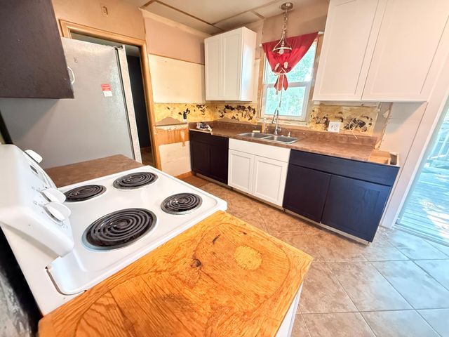 2022 Hyacinth Avenue E, Saint Paul, MN 55119