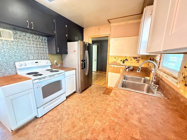 2022 Hyacinth Avenue E, Saint Paul, MN 55119
