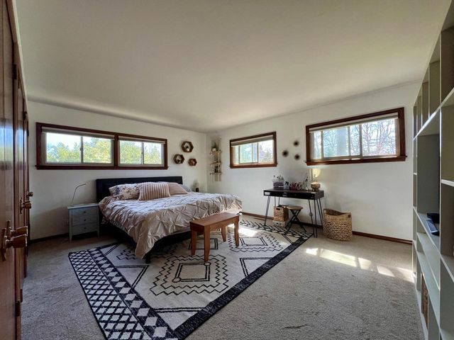 2115 Greenwood ROAD, Glendale, WI 53209