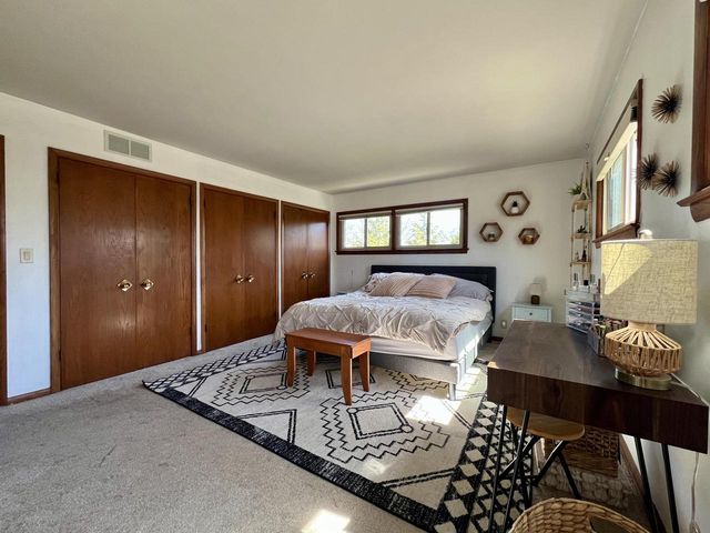 2115 Greenwood ROAD, Glendale, WI 53209