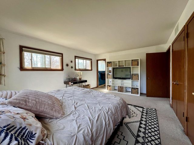 2115 Greenwood ROAD, Glendale, WI 53209