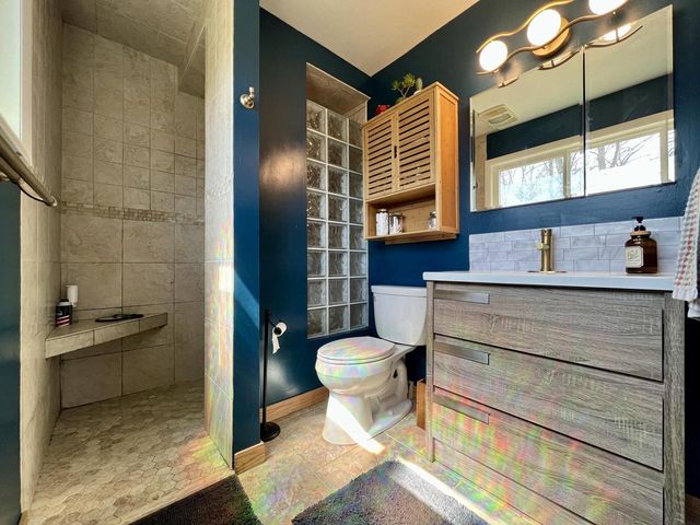 2115 Greenwood ROAD, Glendale, WI 53209