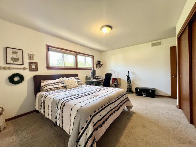 2115 Greenwood ROAD, Glendale, WI 53209