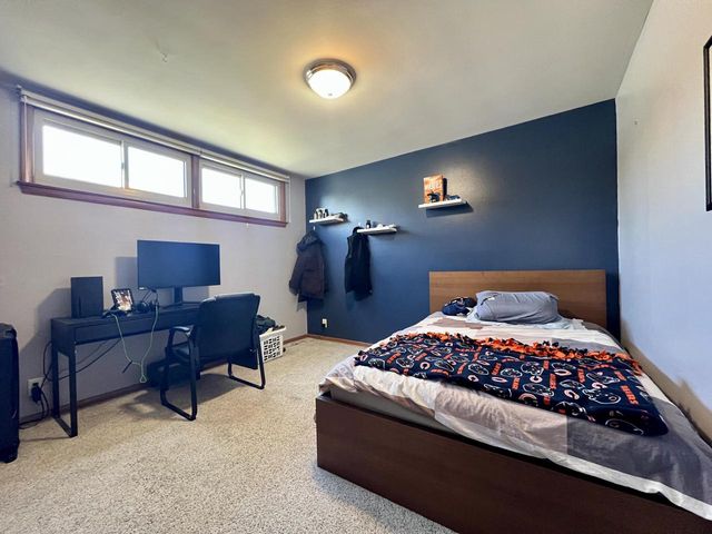 2115 Greenwood ROAD, Glendale, WI 53209