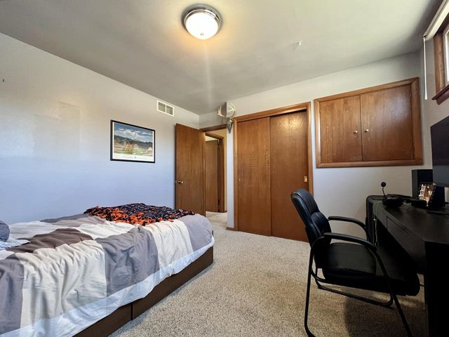 2115 Greenwood ROAD, Glendale, WI 53209
