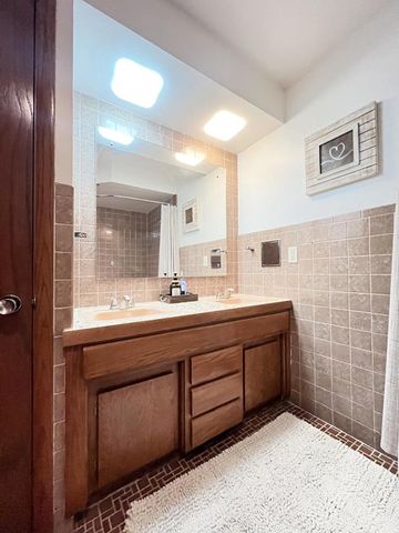 2115 Greenwood ROAD, Glendale, WI 53209