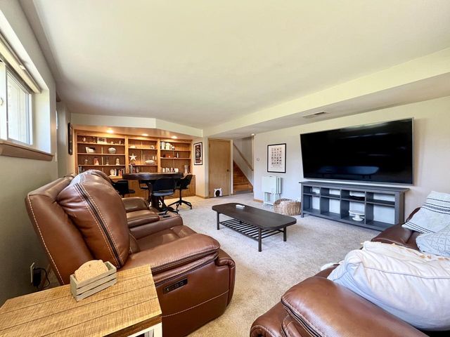 2115 Greenwood ROAD, Glendale, WI 53209