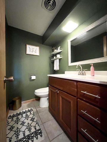 2115 Greenwood ROAD, Glendale, WI 53209