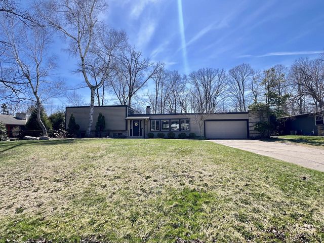 2115 Greenwood ROAD, Glendale, WI 53209